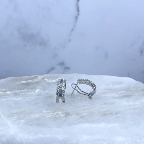 C shaped earring - Picture 5 of 6